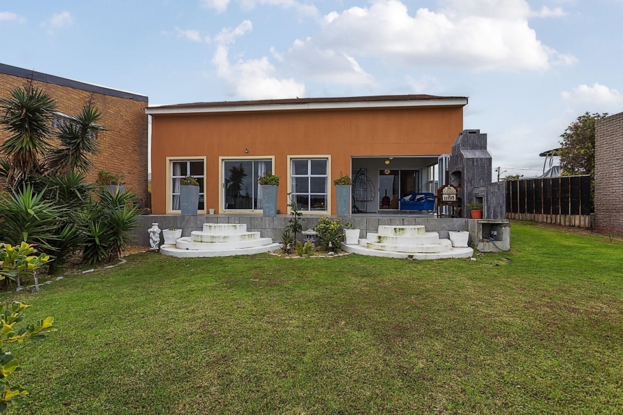 5 Bedroom Property for Sale in Zeekoevlei Western Cape